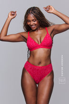 Hannah wears Bralette Leopard Mesh Pink 