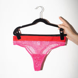 String en dentelle Signature - Rose foncé